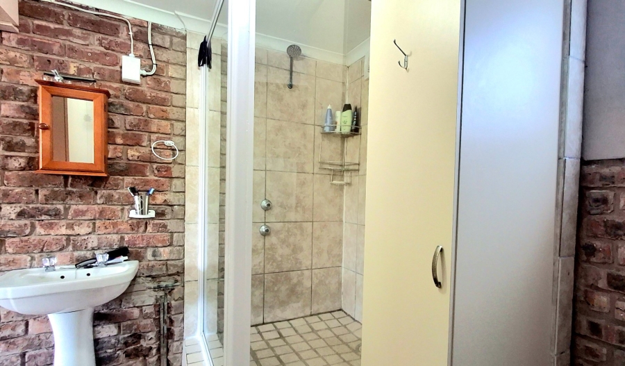 7 Bedroom Property for Sale in Heather Park Western Cape